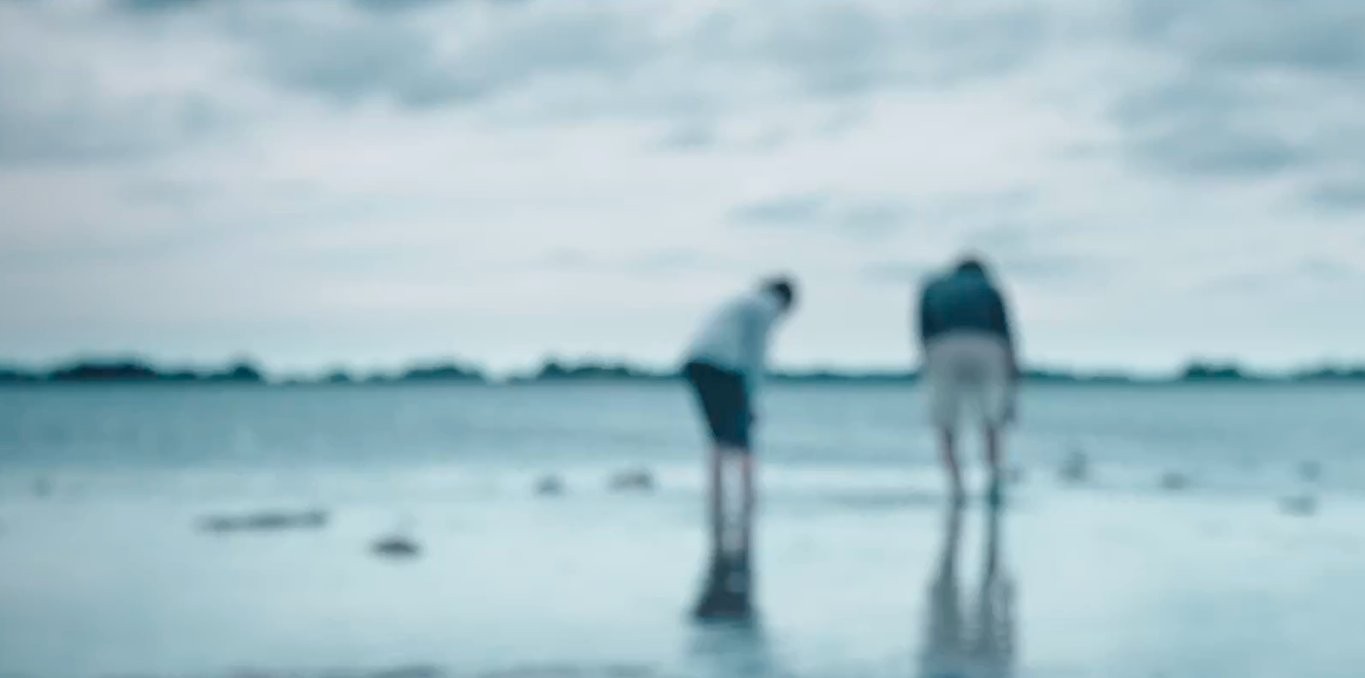 Couverture du film Sous leurs yeux