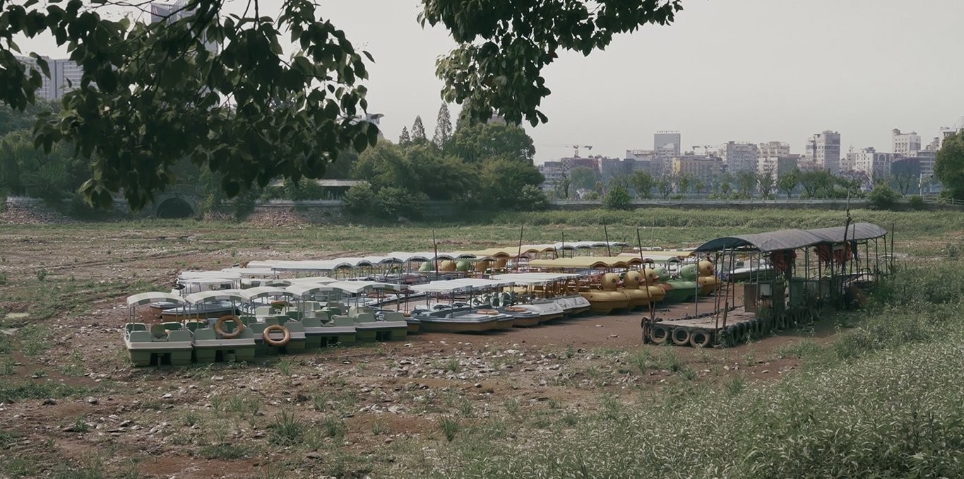Gan Tang, The Lake